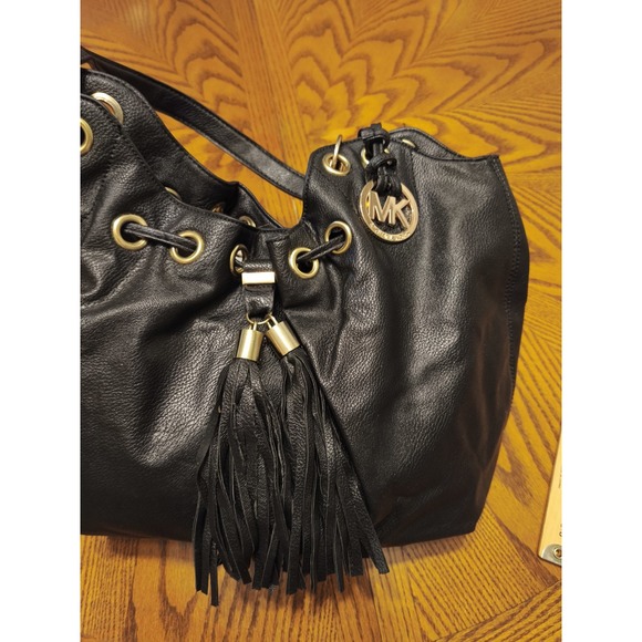 MICHAEL Michael Kors Women BLACK Leather Bucket Bag One Size - Picture 4 of 9